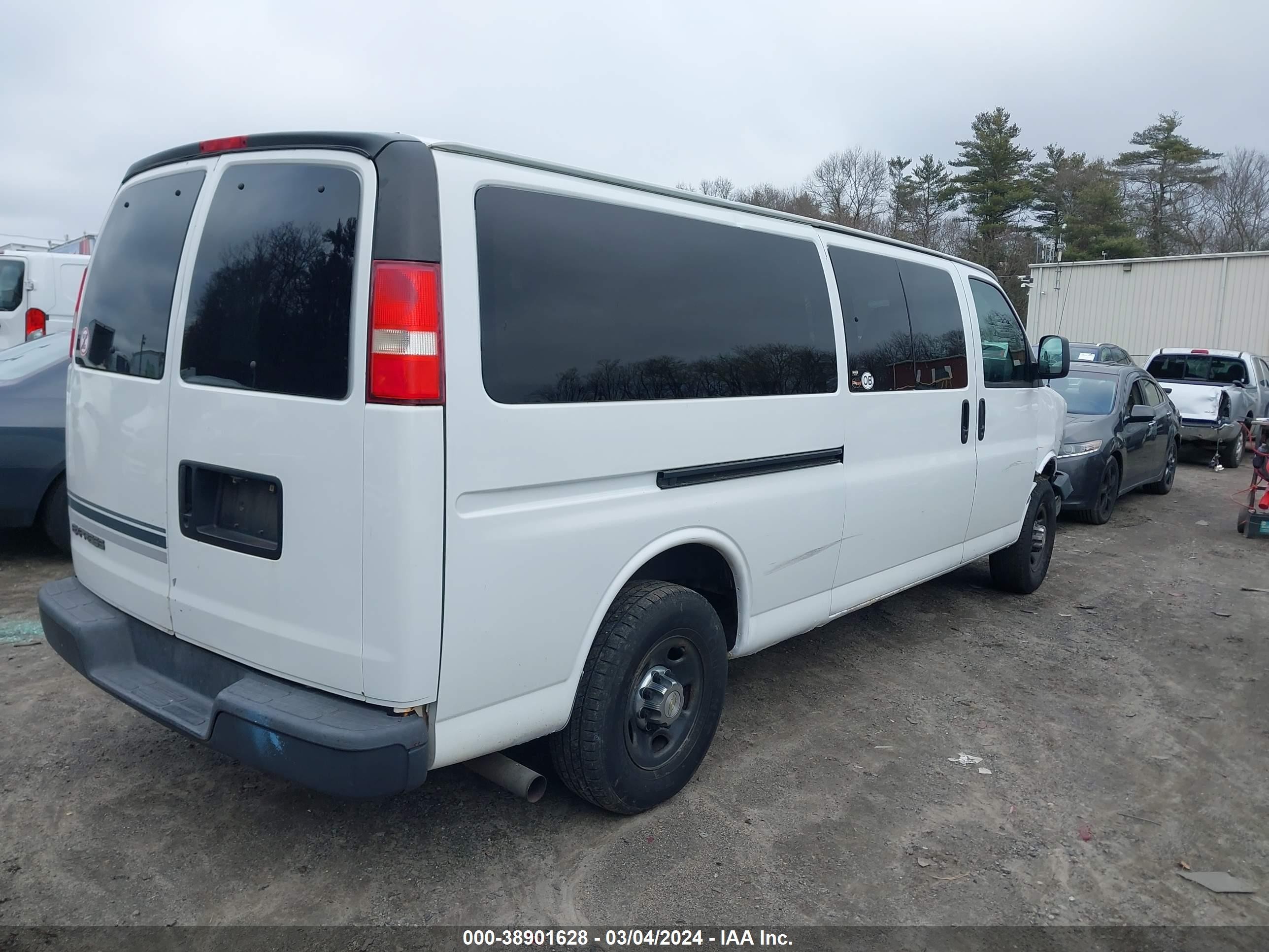 Photo 3 VIN: 1GAHG39U471212435 - CHEVROLET EXPRESS 