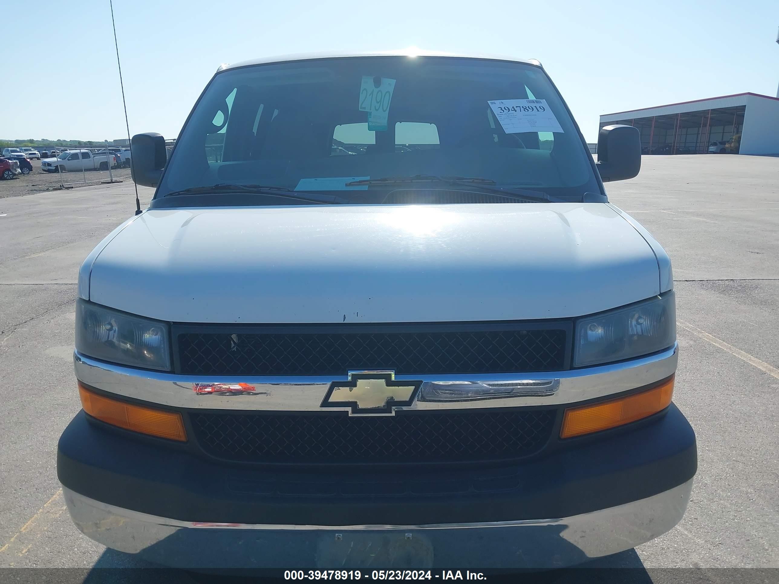 Photo 5 VIN: 1GAHG39U471251686 - CHEVROLET EXPRESS 