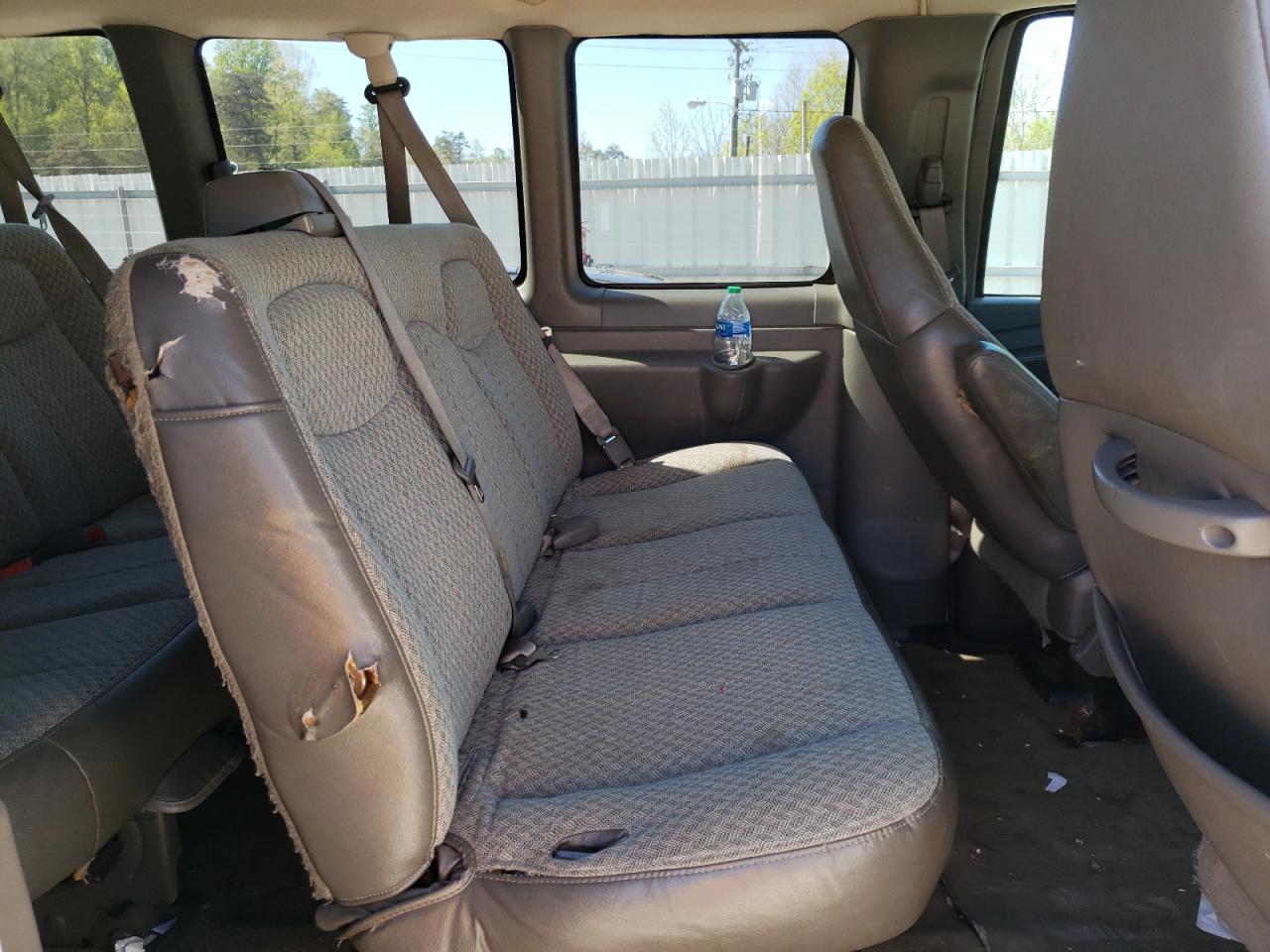 Photo 2 VIN: 1GAHG39U851107474 - CHEVROLET EXPRESS 