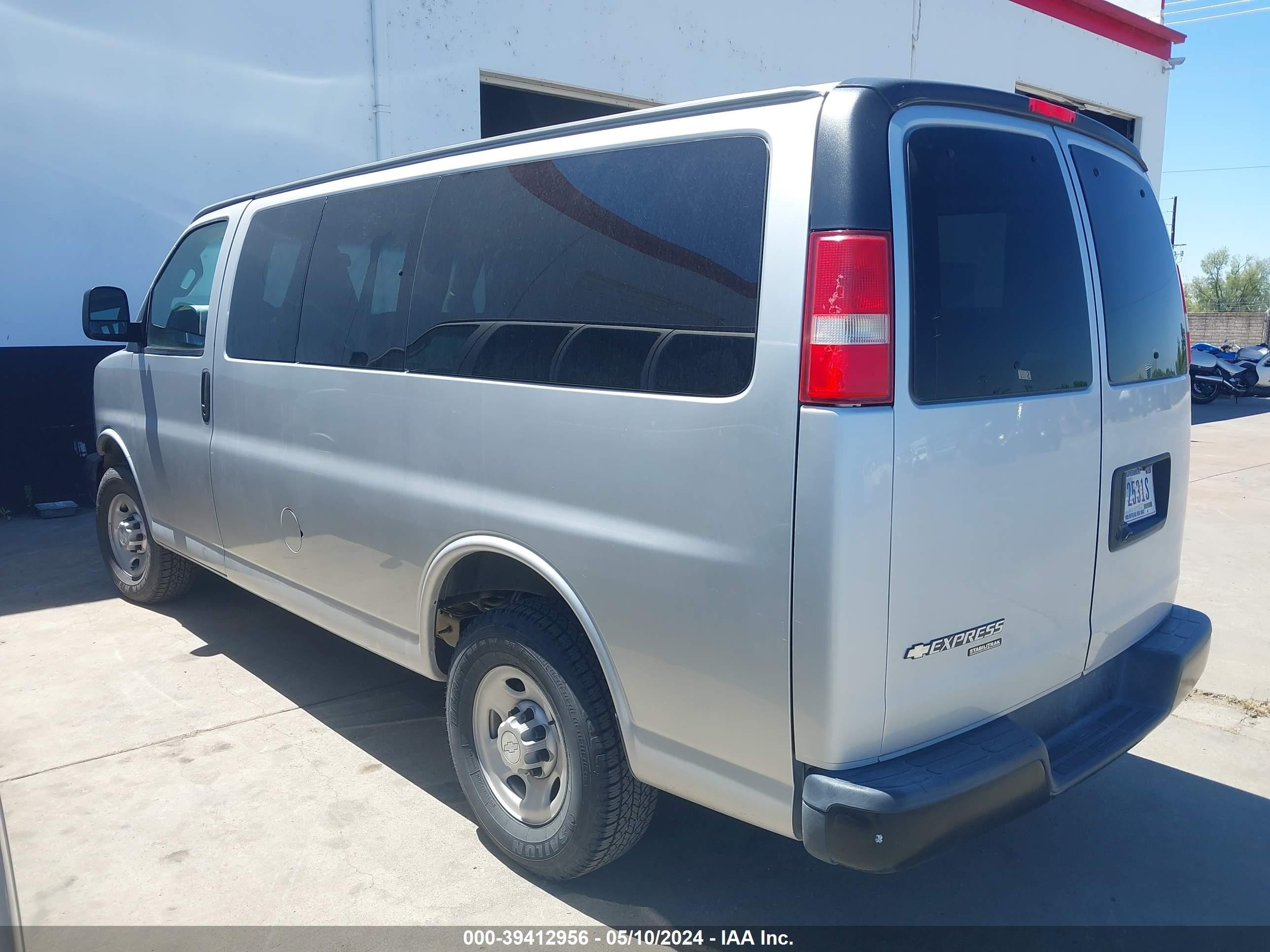 Photo 2 VIN: 1GAWGEFF0G1314713 - CHEVROLET EXPRESS 