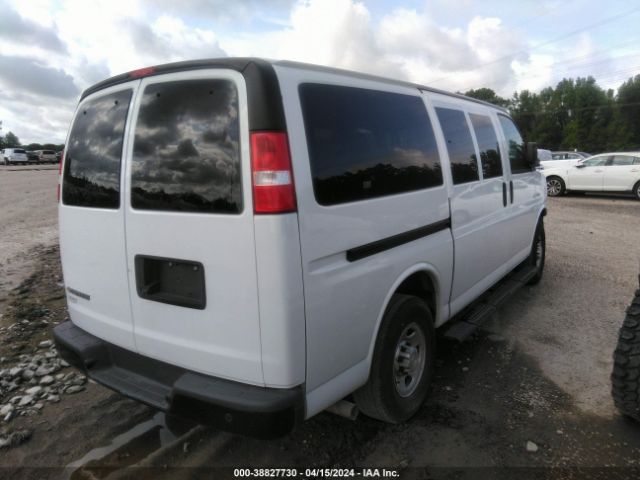 Photo 3 VIN: 1GAWGEFP0L1263328 - CHEVROLET EXPRESS PASSENGER 