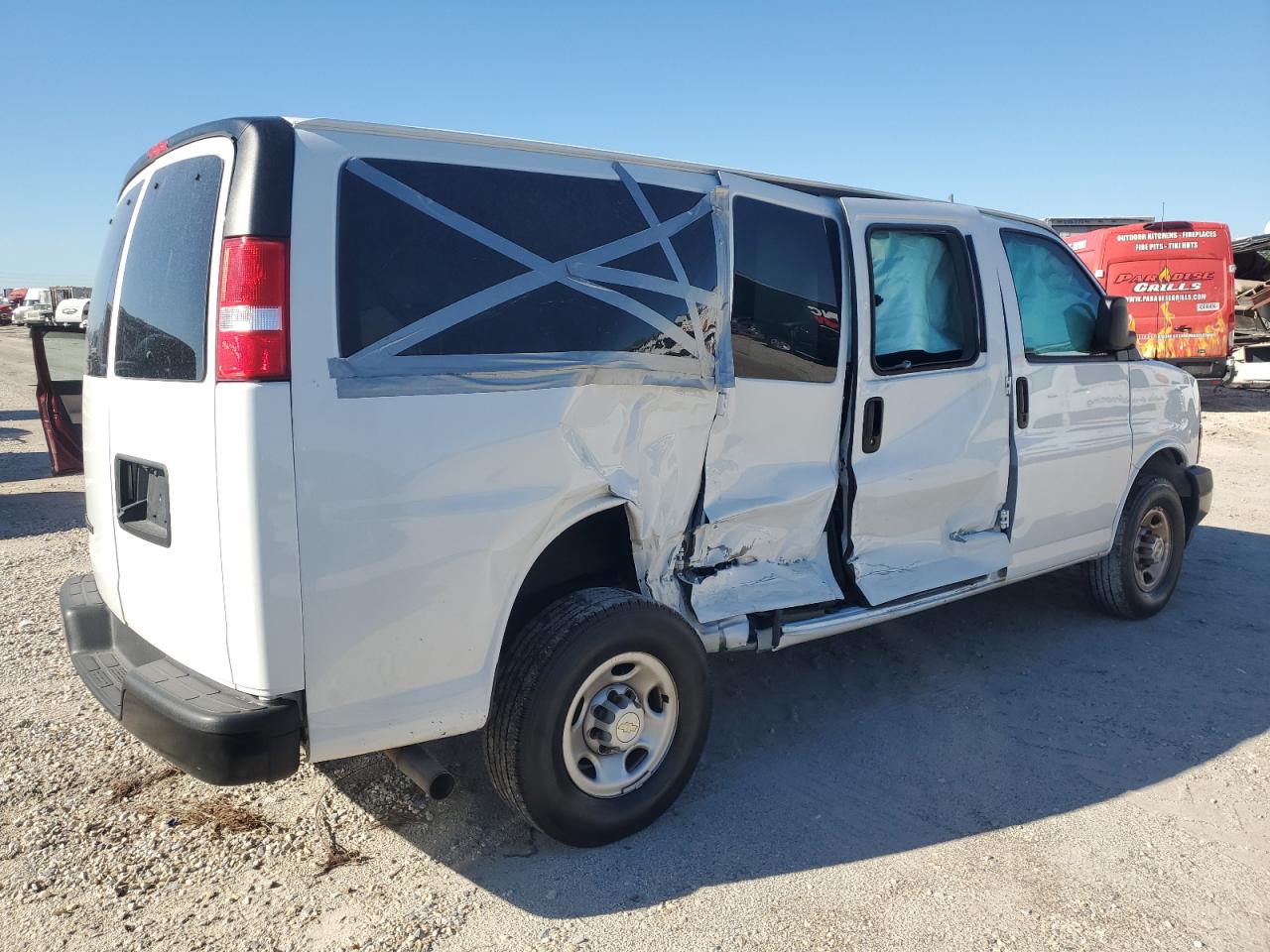 Photo 2 VIN: 1GAWGEFP0P1107747 - CHEVROLET EXPRESS 