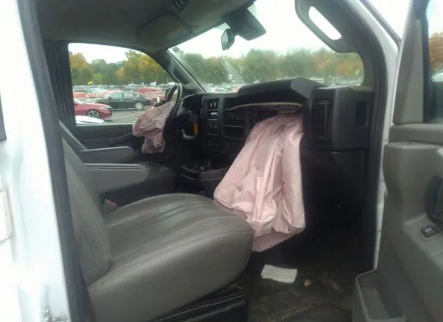 Photo 4 VIN: 1GAWGEFP3K1365785 - CHEVROLET EXPRESS PASSENGER 