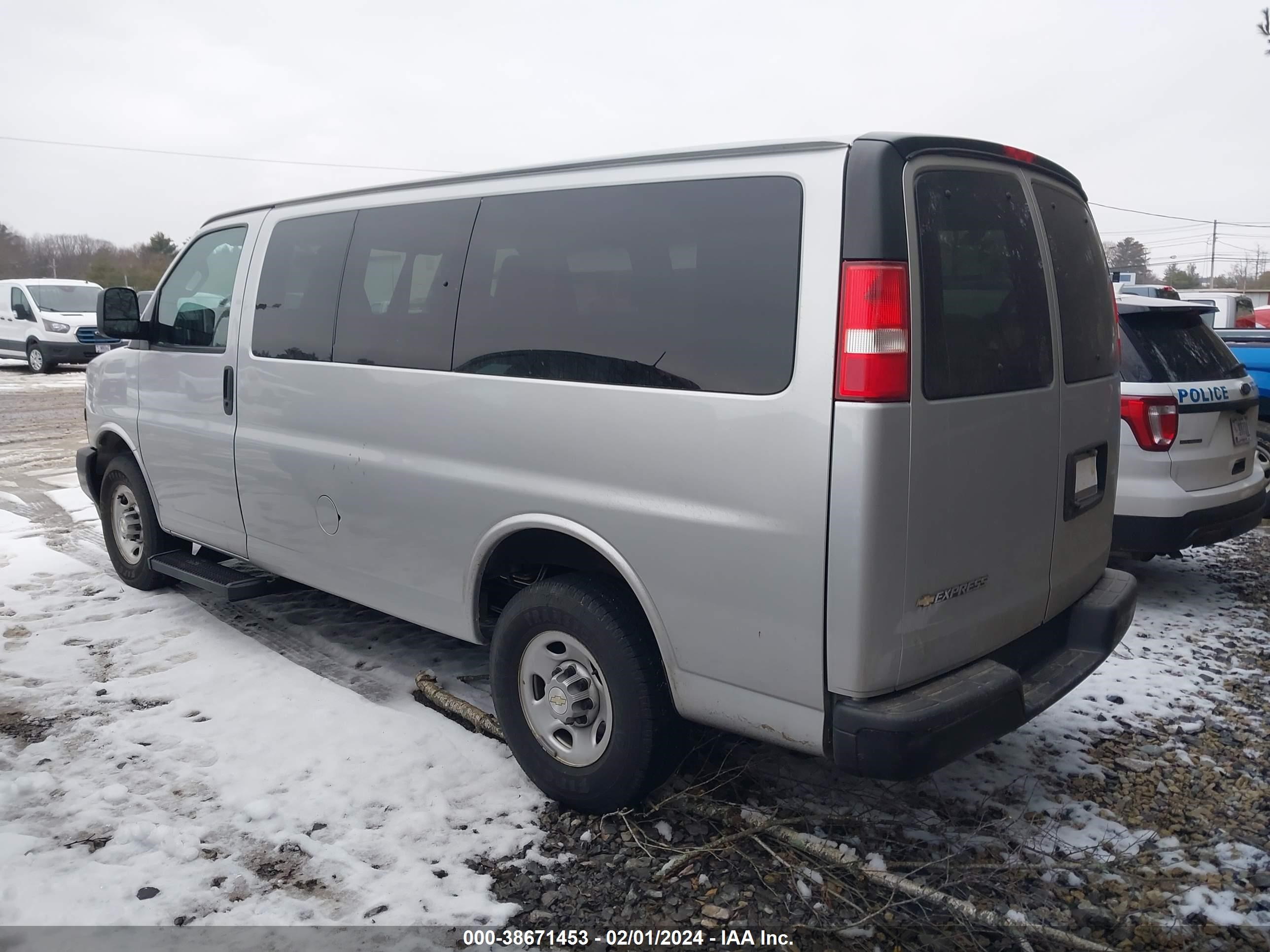 Photo 2 VIN: 1GAWGEFP4M1237591 - CHEVROLET EXPRESS 