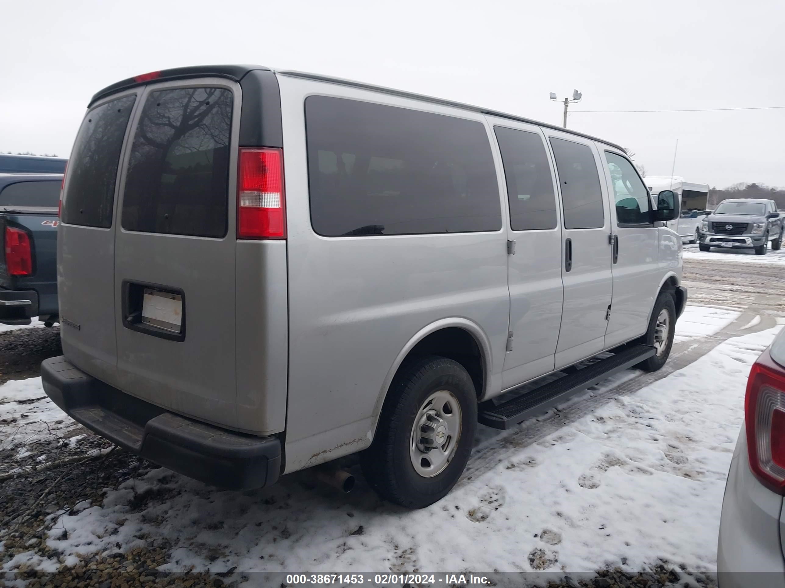 Photo 3 VIN: 1GAWGEFP4M1237591 - CHEVROLET EXPRESS 