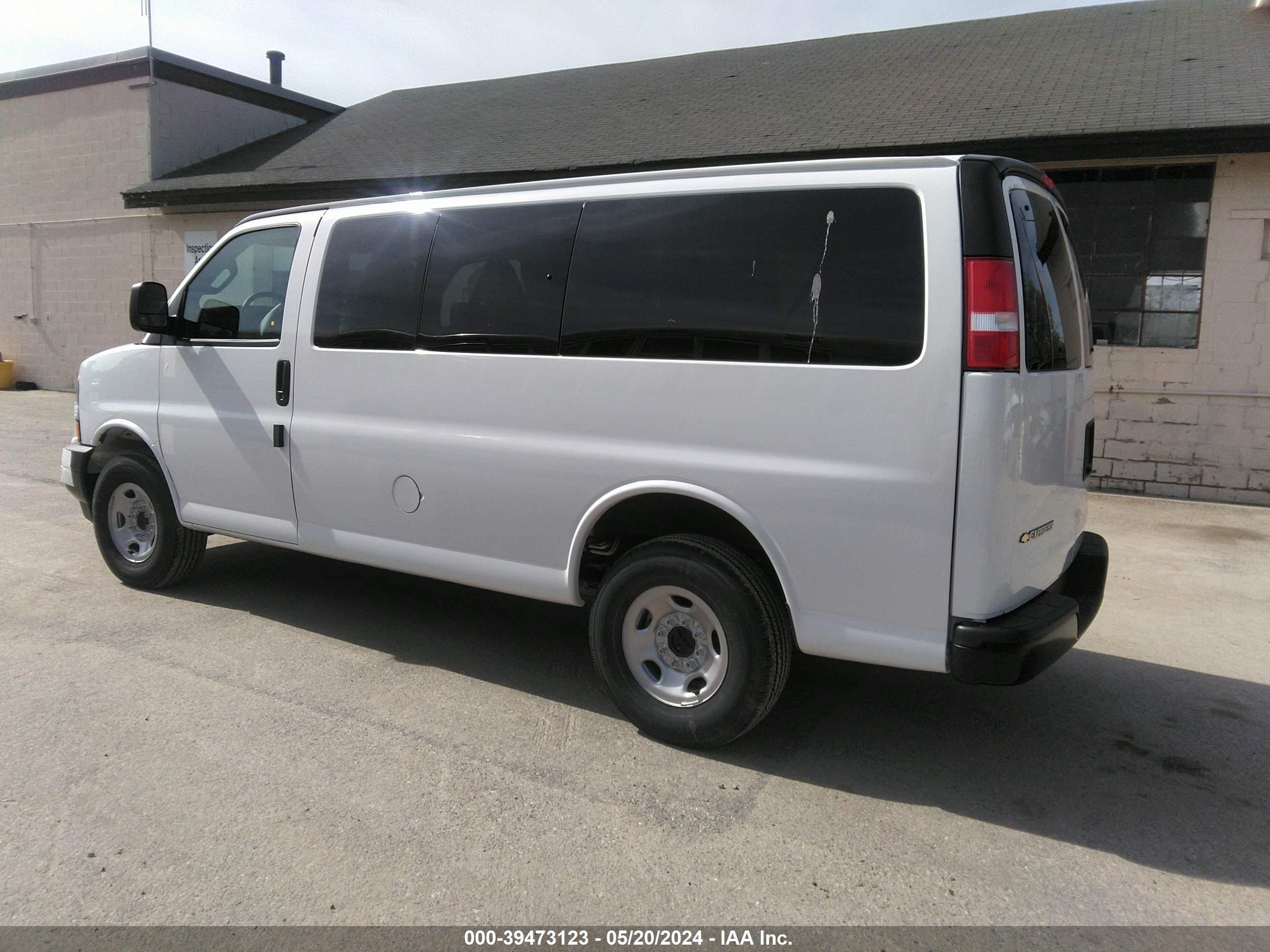 Photo 2 VIN: 1GAWGEFP9R1177721 - CHEVROLET EXPRESS 