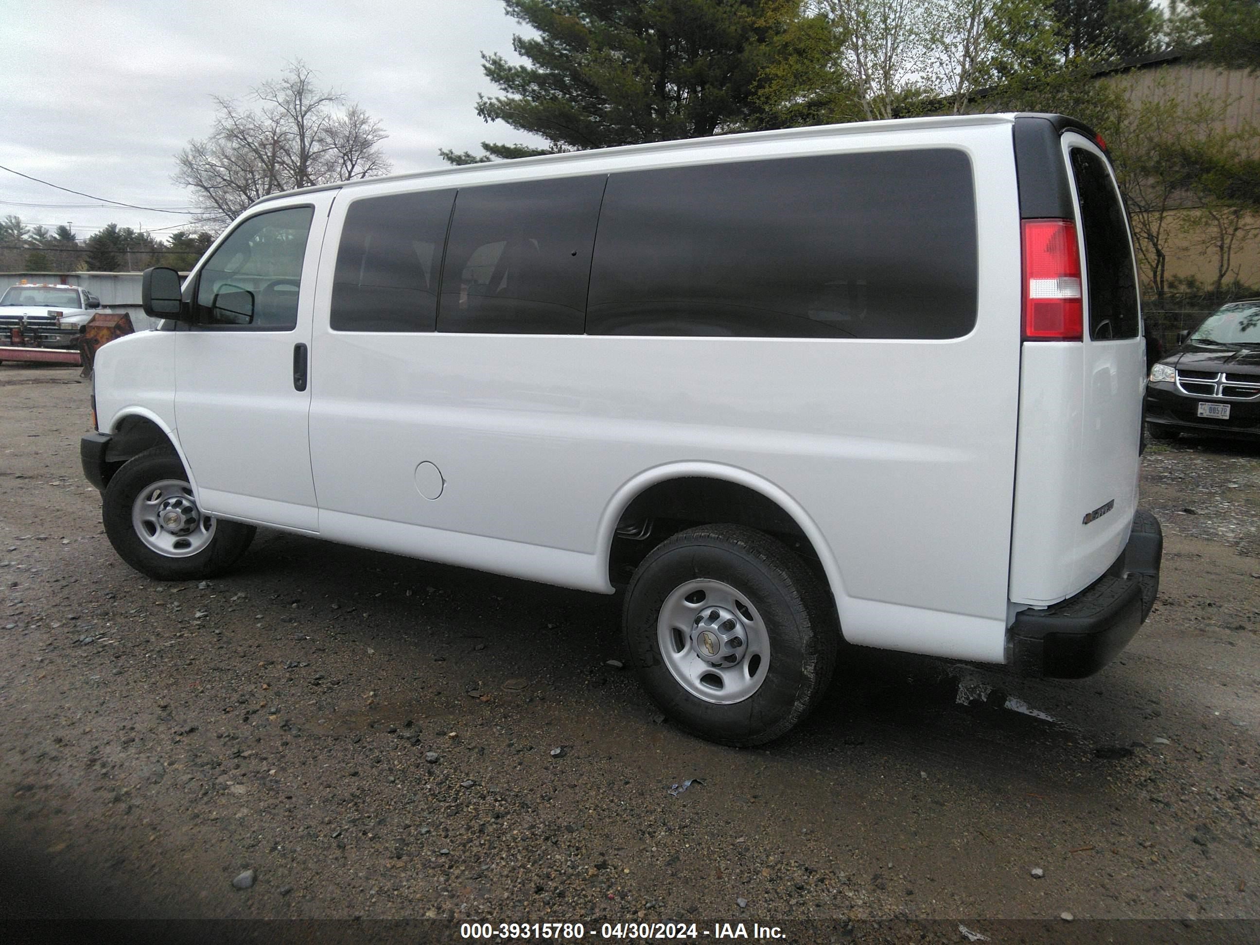 Photo 2 VIN: 1GAWGEFPXR1159132 - CHEVROLET EXPRESS 