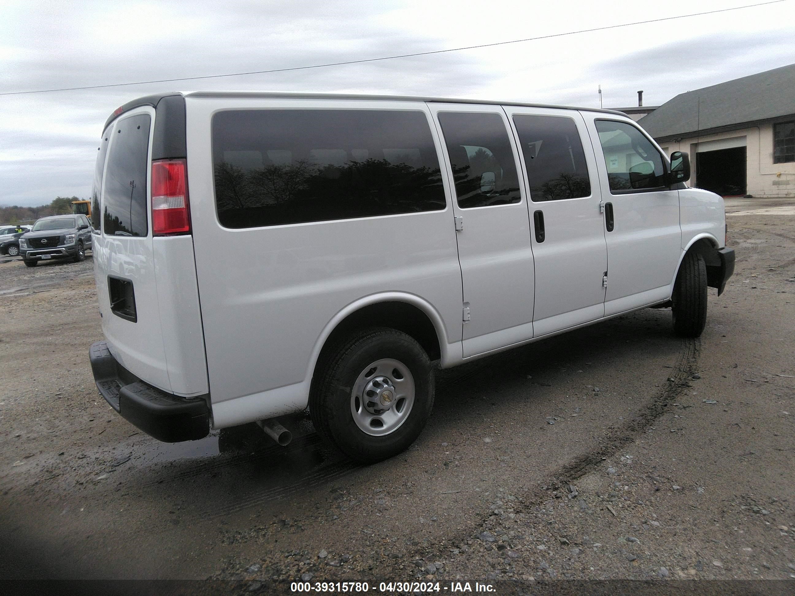 Photo 3 VIN: 1GAWGEFPXR1159132 - CHEVROLET EXPRESS 