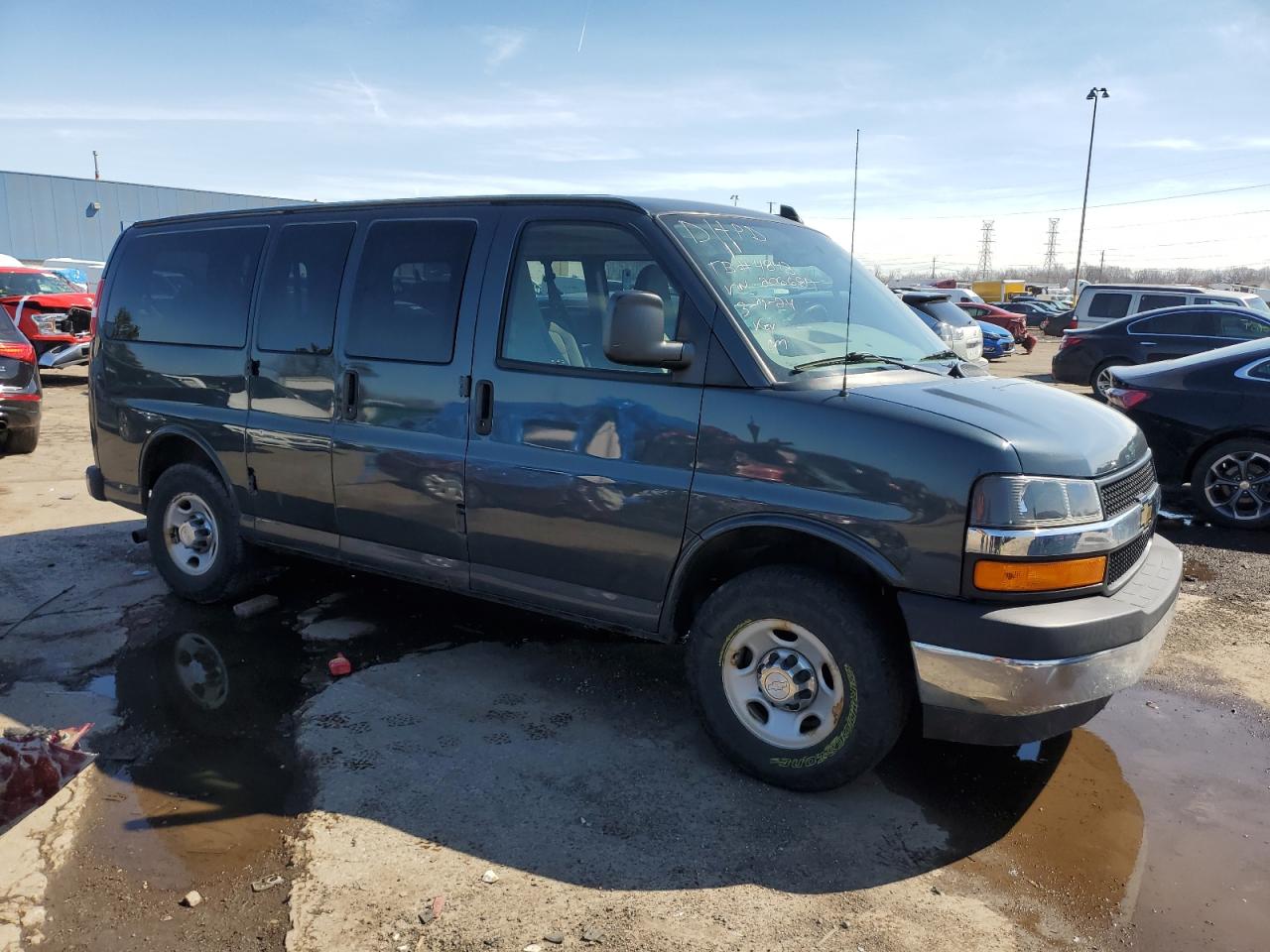 Photo 3 VIN: 1GAWGFFG0H1206687 - CHEVROLET EXPRESS 