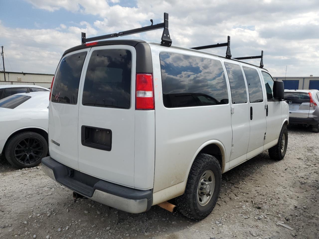 Photo 2 VIN: 1GAWGFFG0H1340695 - CHEVROLET EXPRESS 