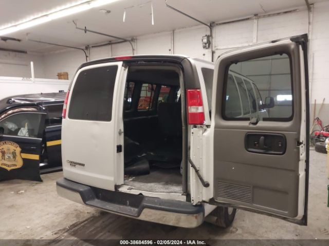 Photo 3 VIN: 1GAWGFFG0J1273490 - CHEVROLET EXPRESS 2500 