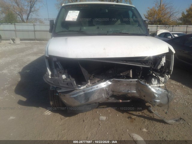 Photo 5 VIN: 1GAWGFFG1J1227621 - CHEVROLET EXPRESS PASSENGER 