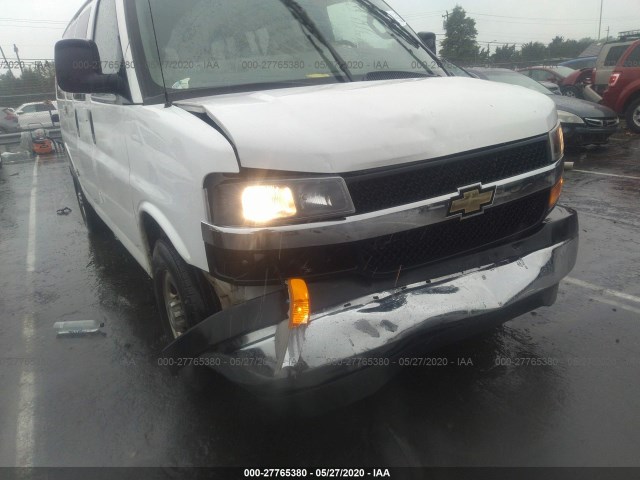 Photo 5 VIN: 1GAWGFFG9J1273777 - CHEVROLET EXPRESS PASSENGER 