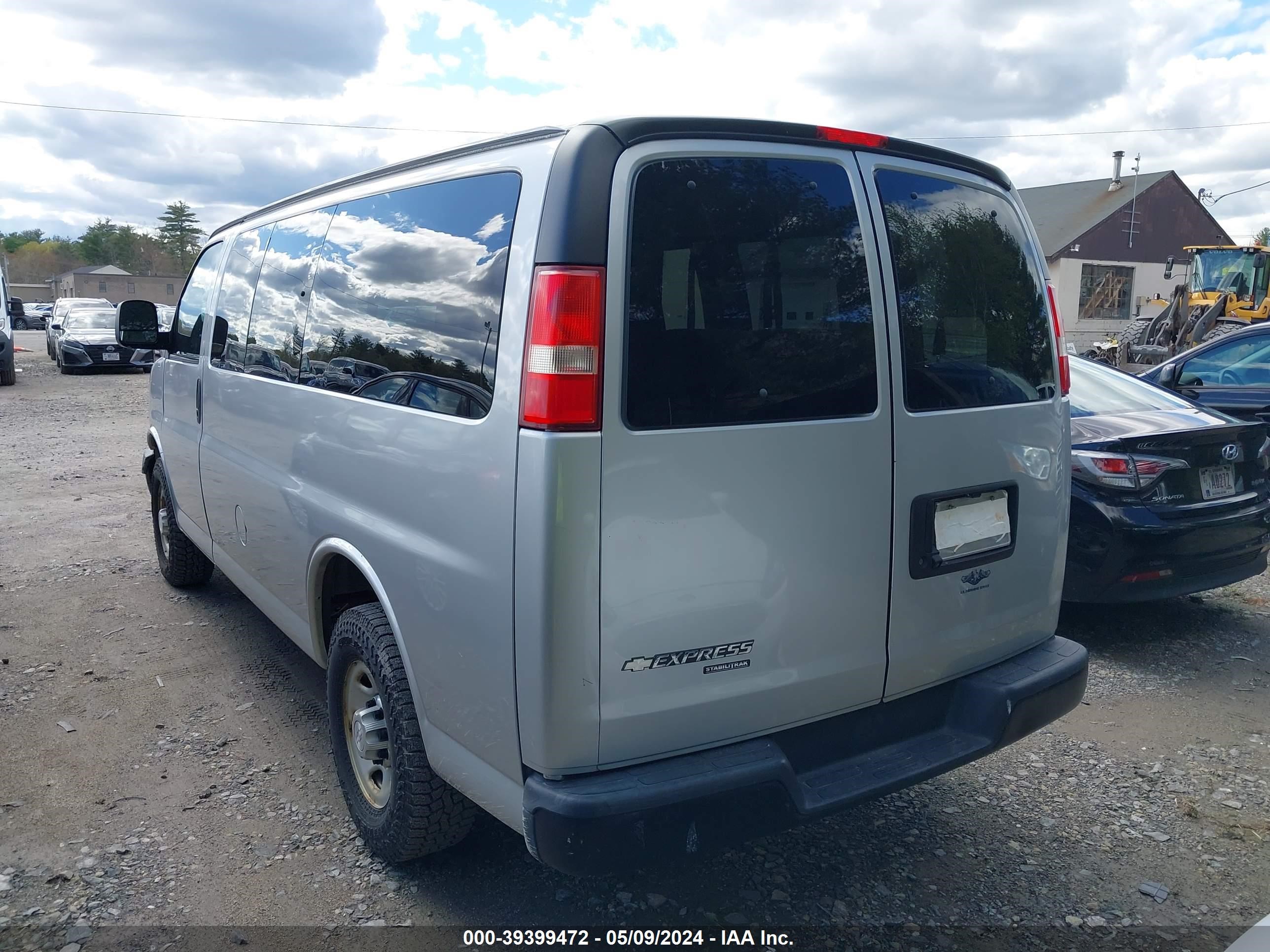 Photo 2 VIN: 1GAWGPFG0F1280405 - CHEVROLET EXPRESS 