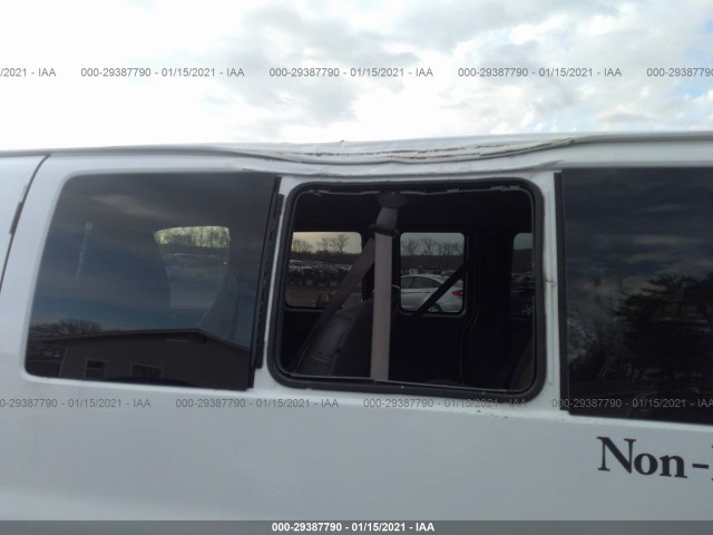 Photo 5 VIN: 1GAWGRFFXF1179648 - CHEVROLET EXPRESS PASSENGER 