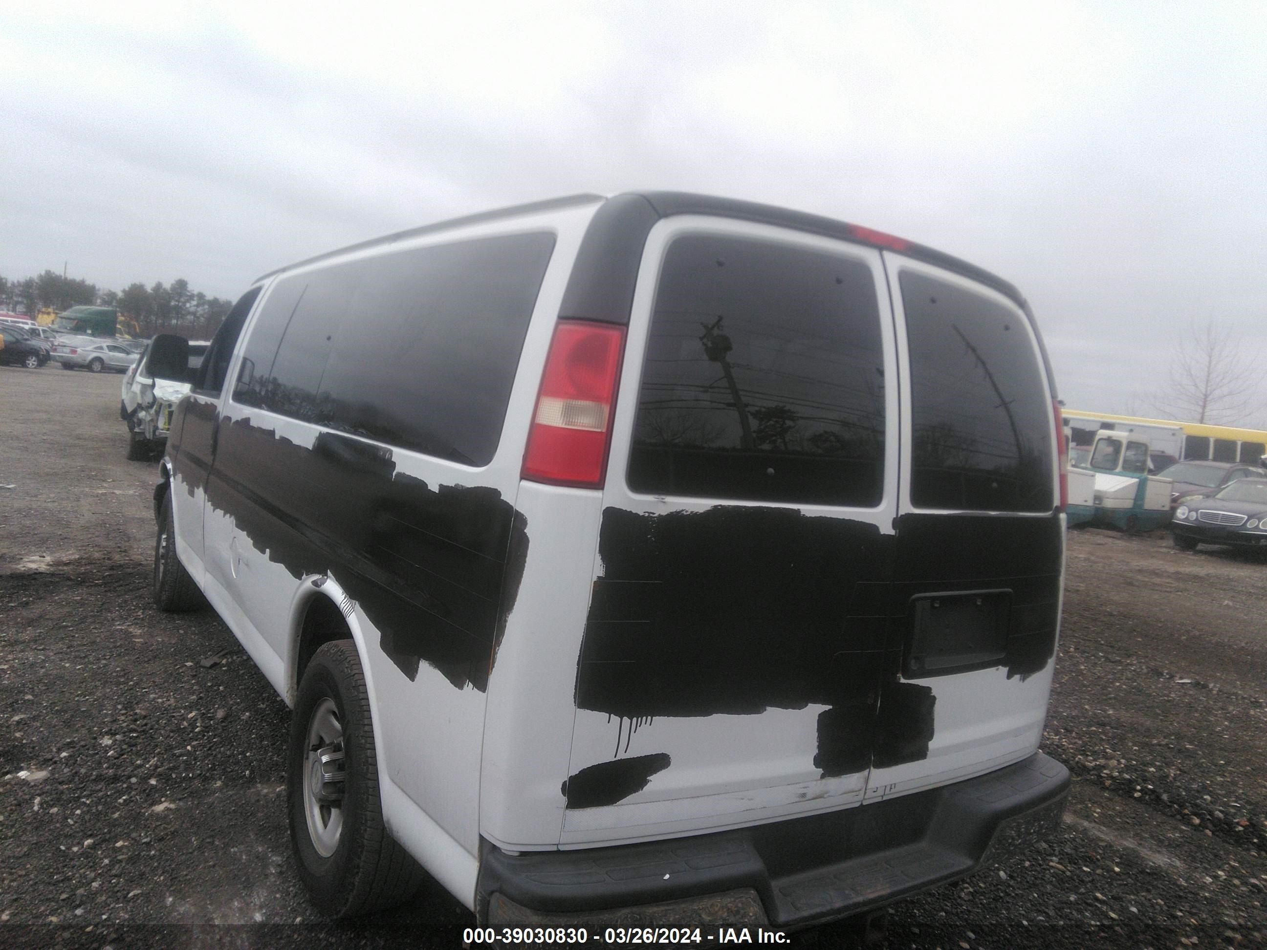 Photo 2 VIN: 1GAWGRFG4B1144283 - CHEVROLET EXPRESS 