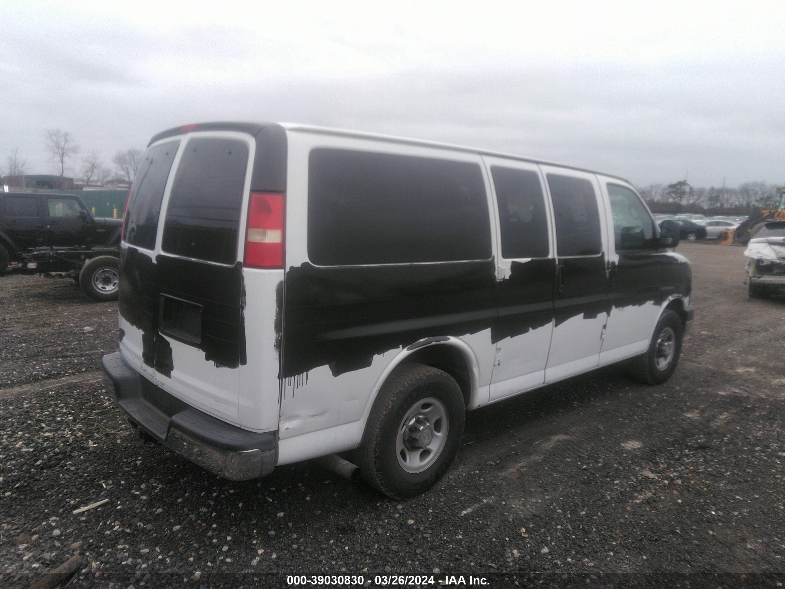 Photo 3 VIN: 1GAWGRFG4B1144283 - CHEVROLET EXPRESS 