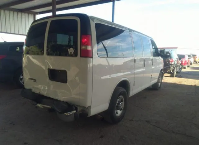 Photo 3 VIN: 1GAWGRFG8C1183735 - CHEVROLET EXPRESS PASSENGER 