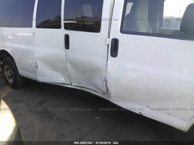 Photo 5 VIN: 1GAZG1FA7C1156889 - CHEVROLET EXPRESS PASSENGER 