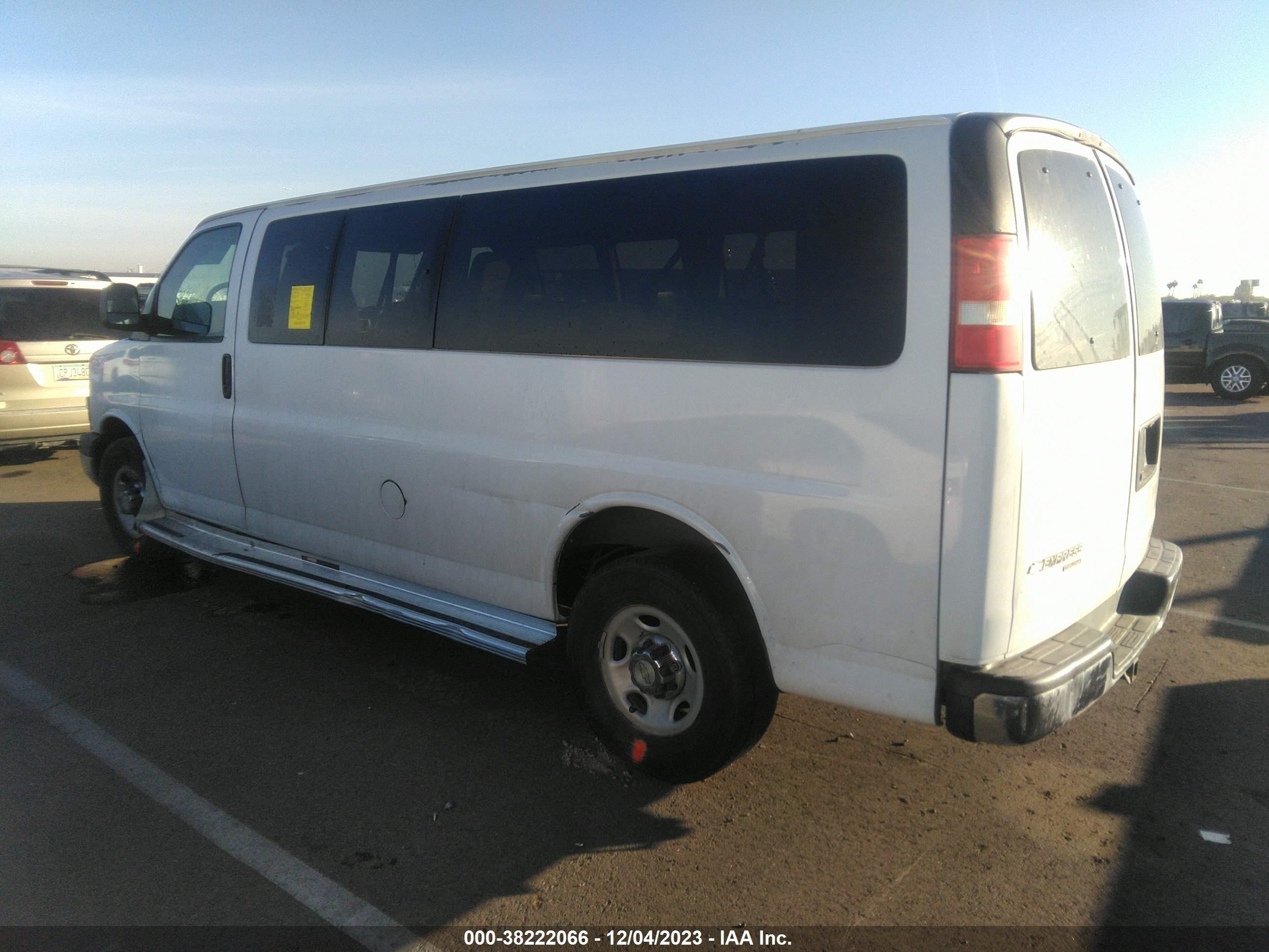 Photo 2 VIN: 1GAZG1FG1C1140644 - CHEVROLET EXPRESS 