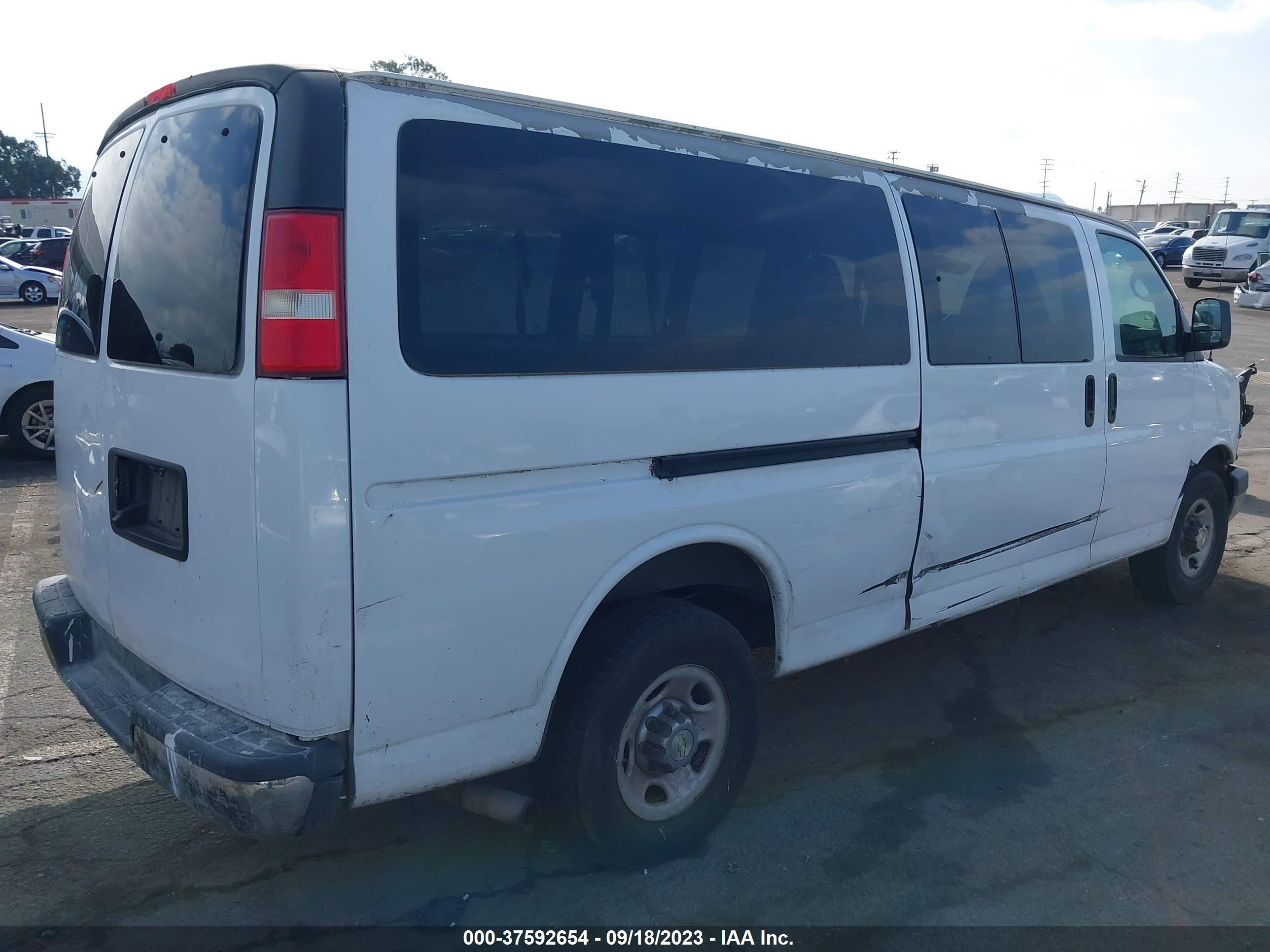 Photo 3 VIN: 1GAZG1FG1D1107113 - CHEVROLET EXPRESS 