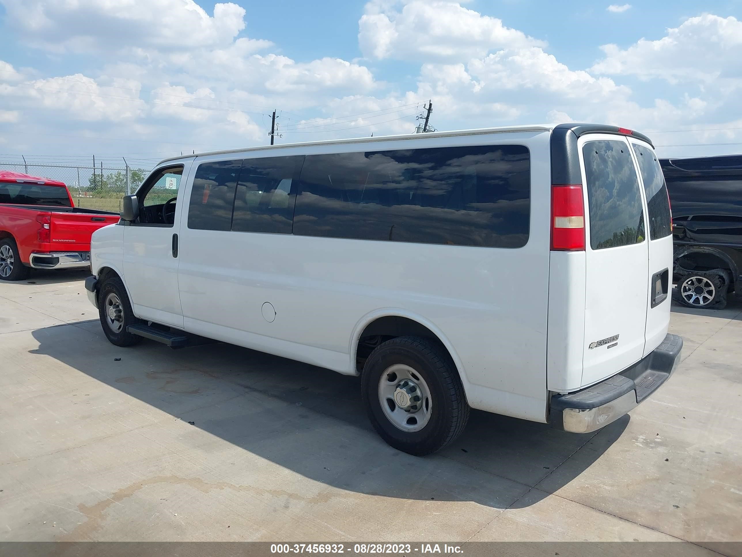 Photo 2 VIN: 1GAZG1FG9F1179115 - CHEVROLET EXPRESS 