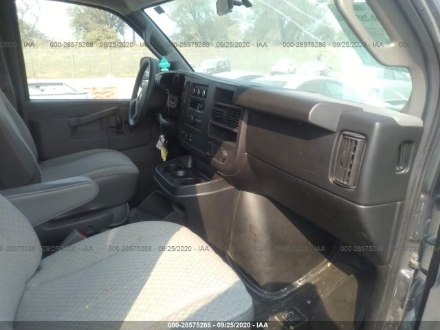 Photo 4 VIN: 1GAZGLFG5H1349114 - CHEVROLET EXPRESS PASSENGER 