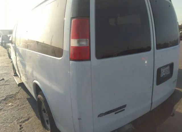 Photo 2 VIN: 1GAZGMFG0G1262502 - CHEVROLET EXPRESS PASSENGER 