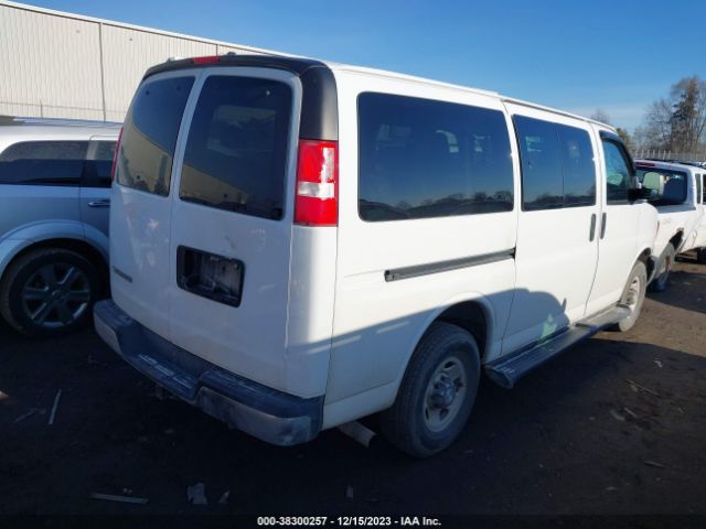 Photo 3 VIN: 1GAZGMFG2J1263724 - CHEVROLET EXPRESS 3500 