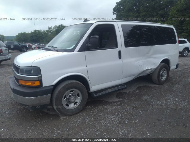 Photo 1 VIN: 1GAZGMFG7J1261628 - CHEVROLET EXPRESS PASSENGER 