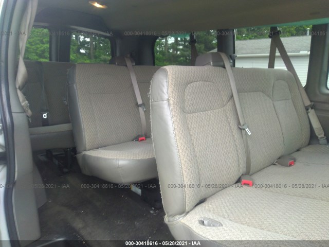 Photo 7 VIN: 1GAZGMFG7J1261628 - CHEVROLET EXPRESS PASSENGER 