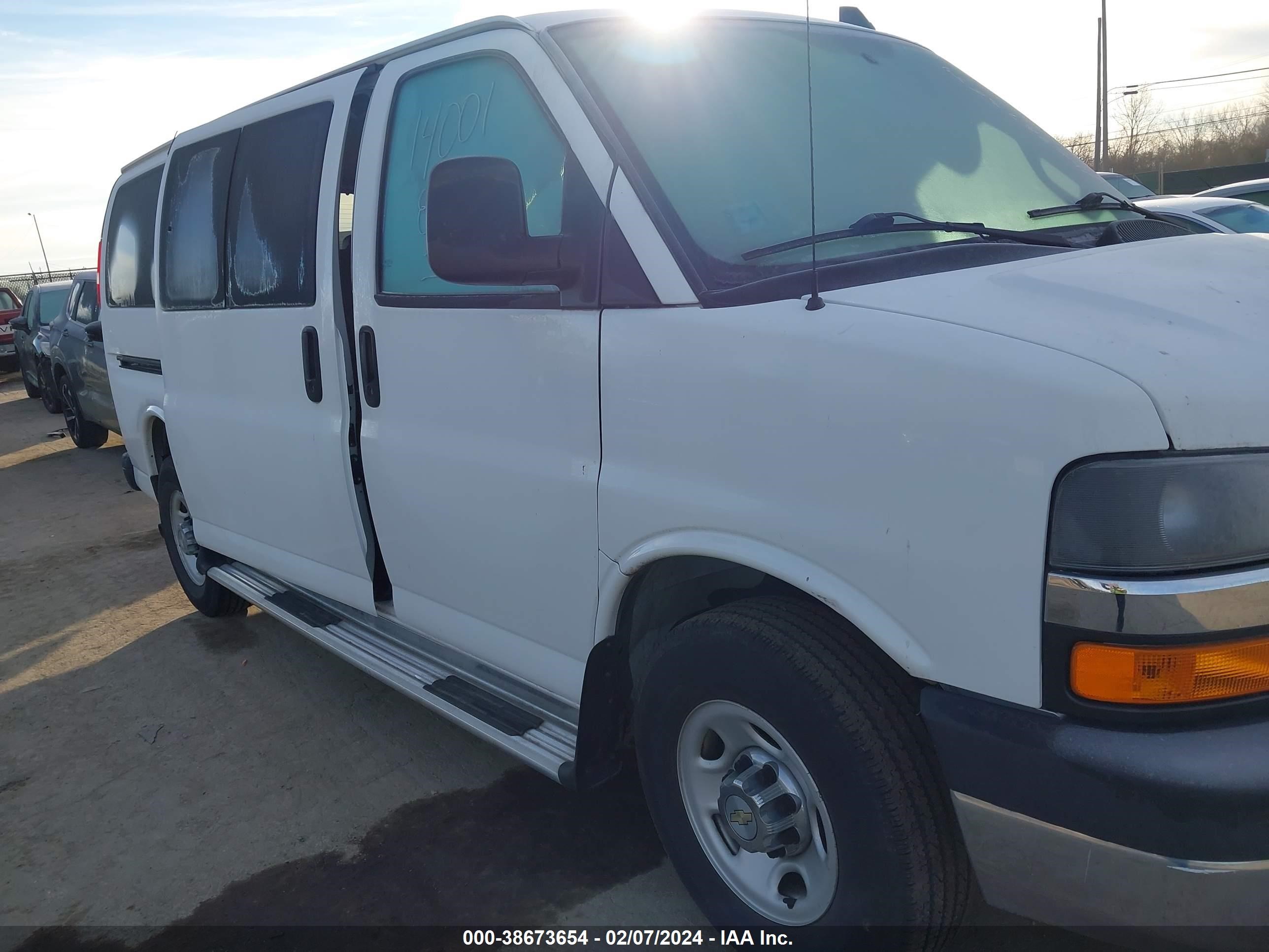 Photo 11 VIN: 1GAZGMFG9G1166576 - CHEVROLET EXPRESS 