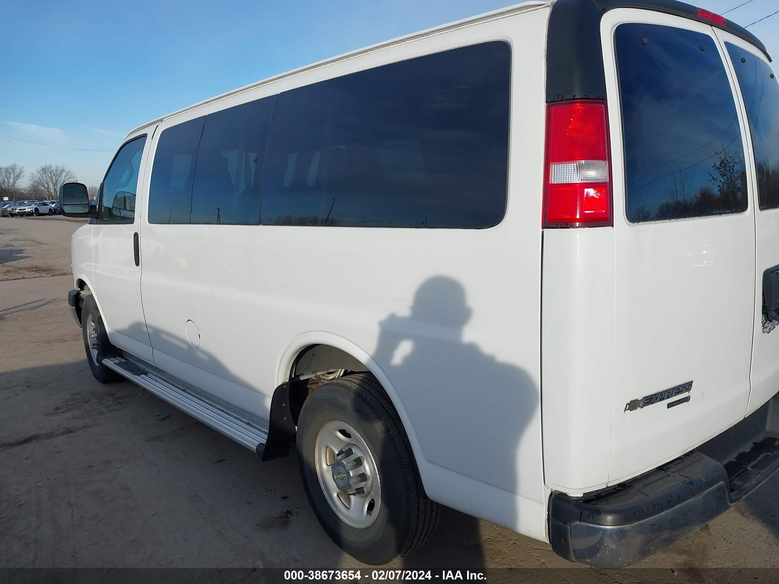 Photo 12 VIN: 1GAZGMFG9G1166576 - CHEVROLET EXPRESS 