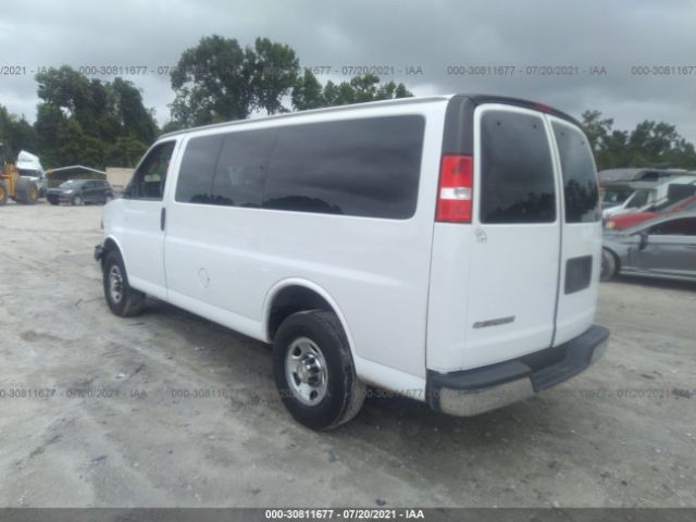 Photo 2 VIN: 1GAZGMFP1J1311729 - CHEVROLET EXPRESS PASSENGER 