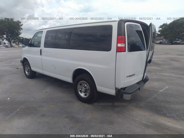 Photo 2 VIN: 1GAZGMFP3J1221837 - CHEVROLET EXPRESS PASSENGER 