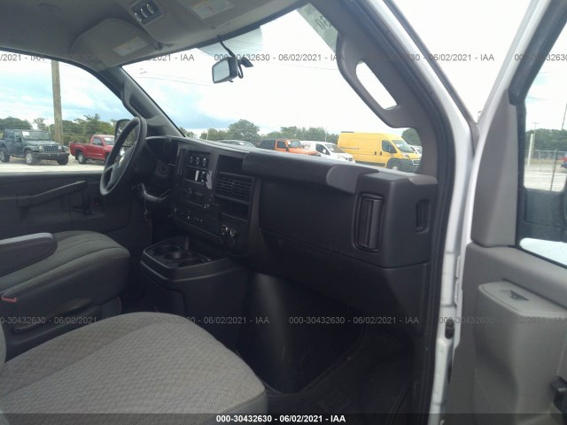 Photo 4 VIN: 1GAZGMFP3J1221837 - CHEVROLET EXPRESS PASSENGER 