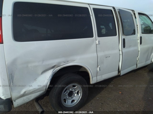 Photo 5 VIN: 1GAZGMFP5K1312271 - CHEVROLET EXPRESS PASSENGER 