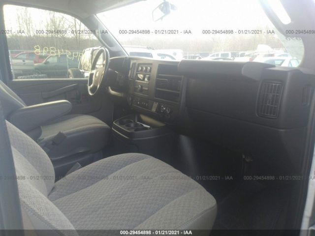 Photo 4 VIN: 1GAZGMFP8J1201342 - CHEVROLET EXPRESS PASSENGER 