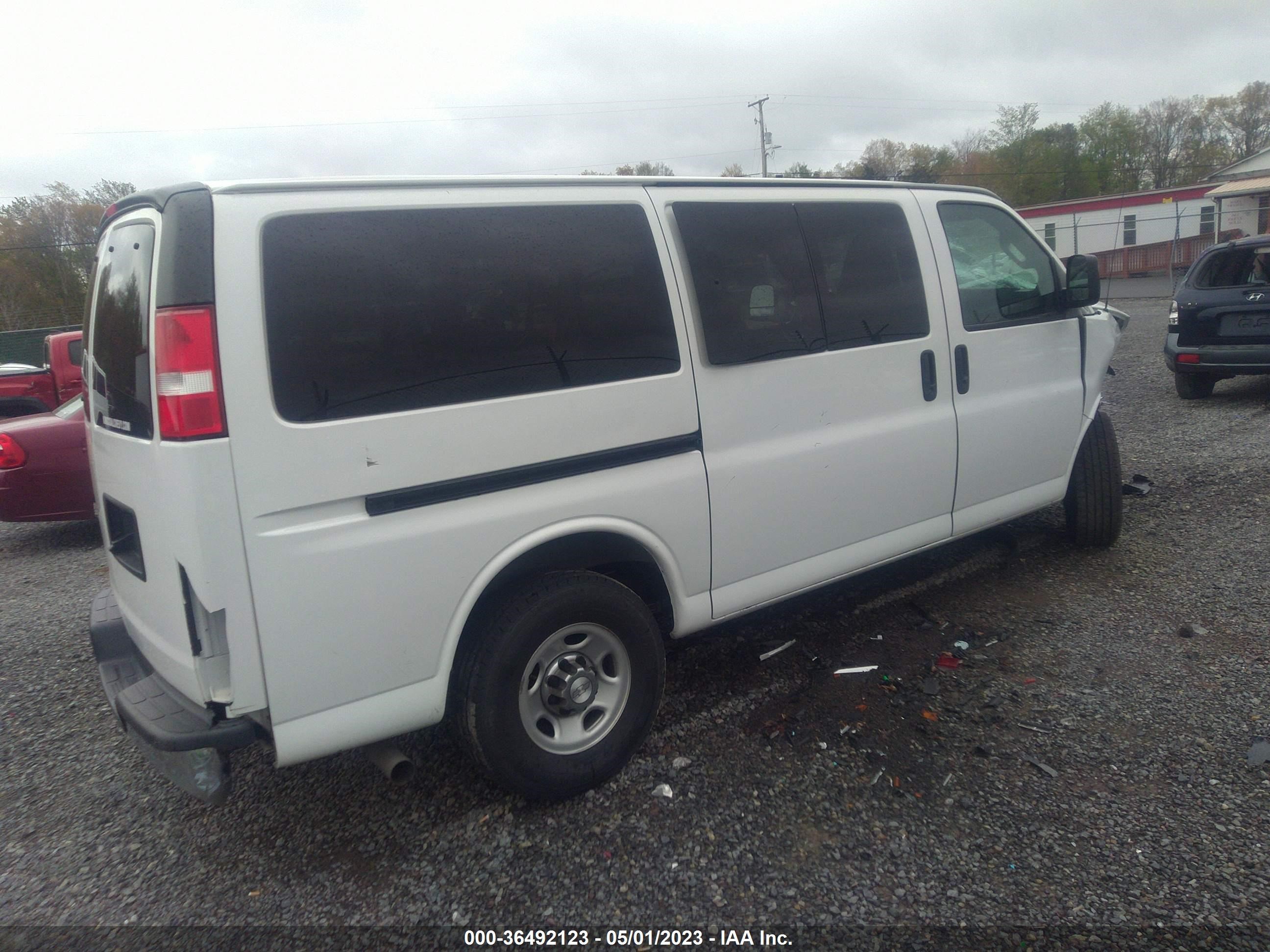 Photo 3 VIN: 1GAZGMFPXK1197506 - CHEVROLET EXPRESS 