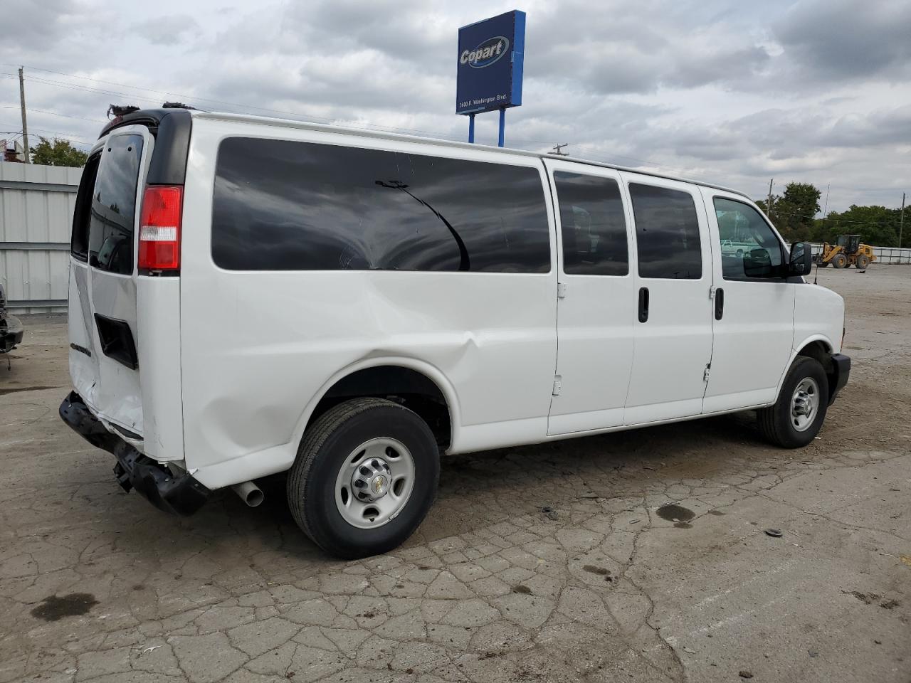 Photo 2 VIN: 1GAZGNF73N1149405 - CHEVROLET EXPRESS 