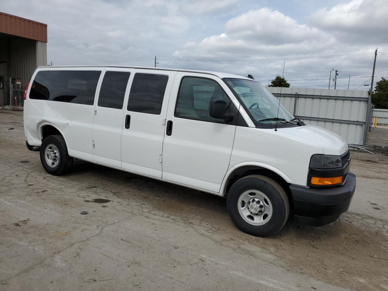 Photo 3 VIN: 1GAZGNF73N1149405 - CHEVROLET EXPRESS 