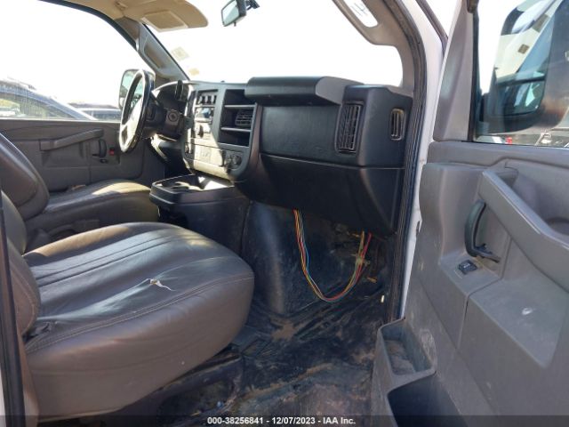 Photo 4 VIN: 1GAZGNFF0G1251027 - CHEVROLET EXPRESS PASSENGER 