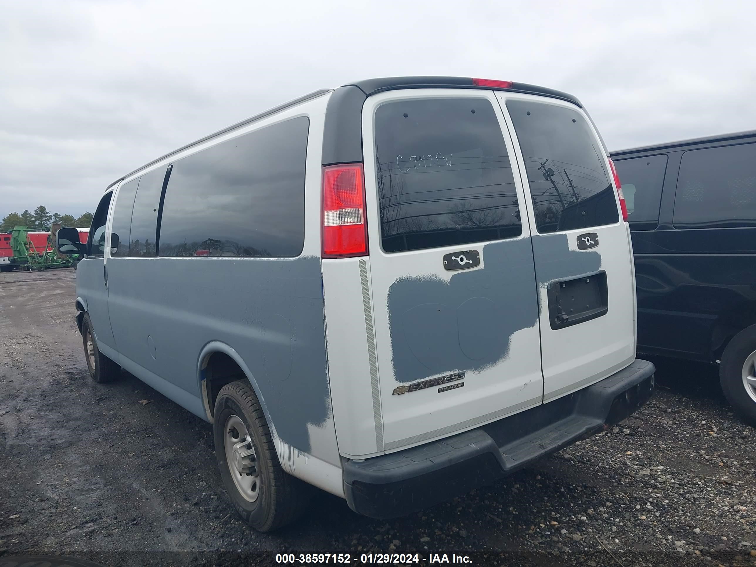 Photo 2 VIN: 1GAZGNFF1G1327502 - CHEVROLET EXPRESS 