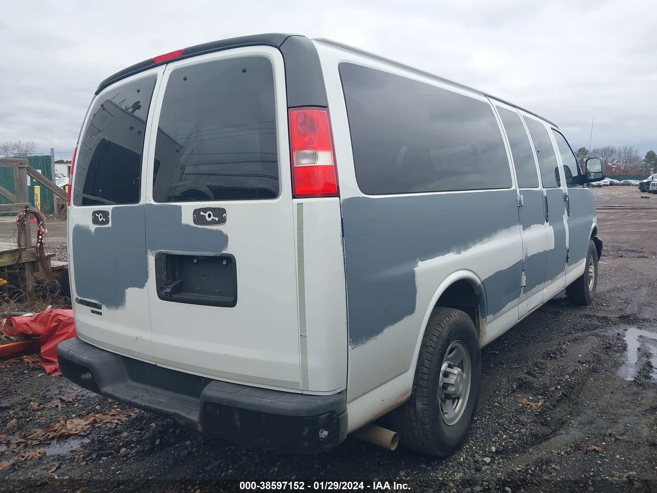 Photo 3 VIN: 1GAZGNFF1G1327502 - CHEVROLET EXPRESS 