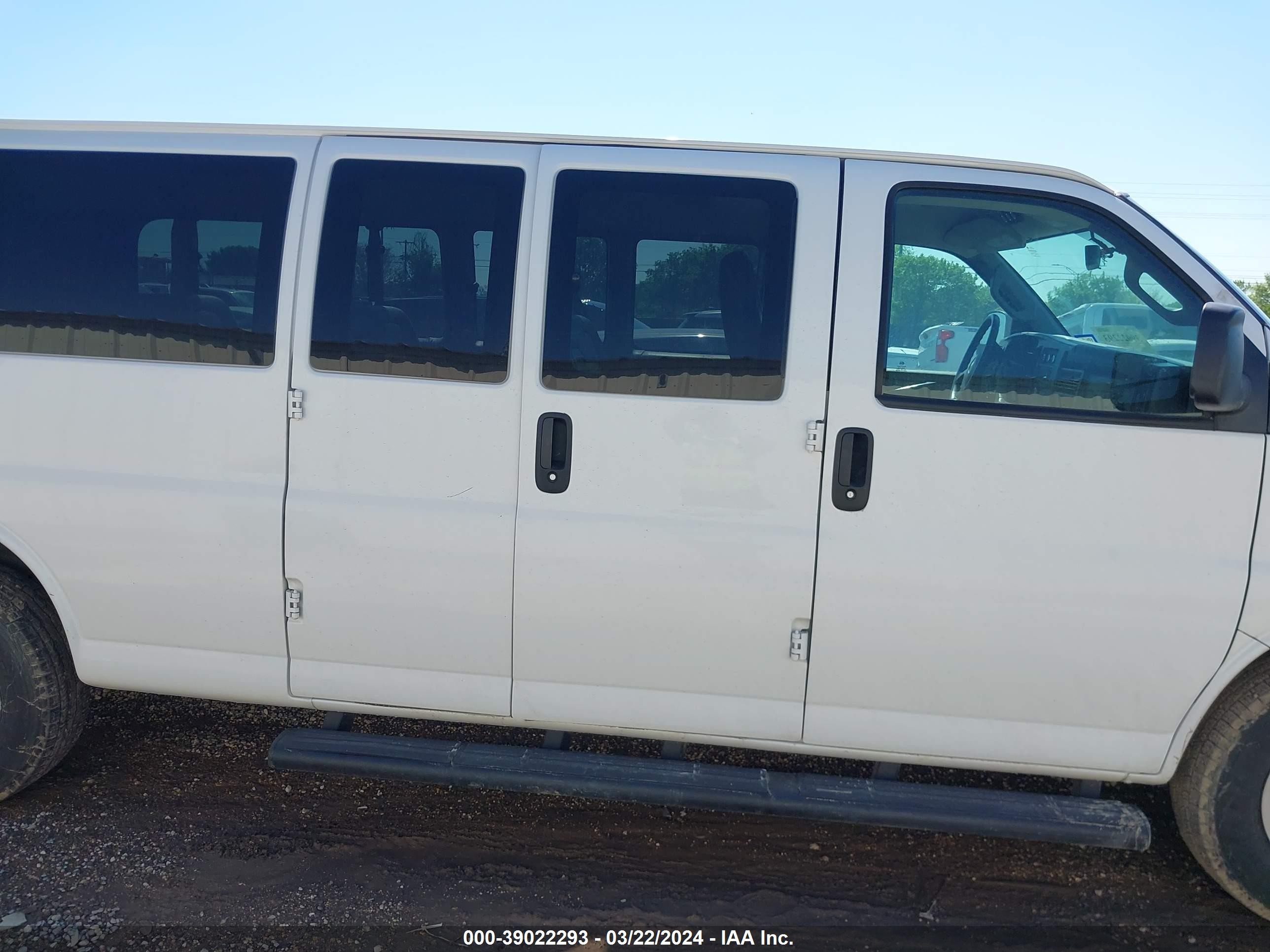 Photo 12 VIN: 1GAZGNFG1L1273539 - CHEVROLET EXPRESS 