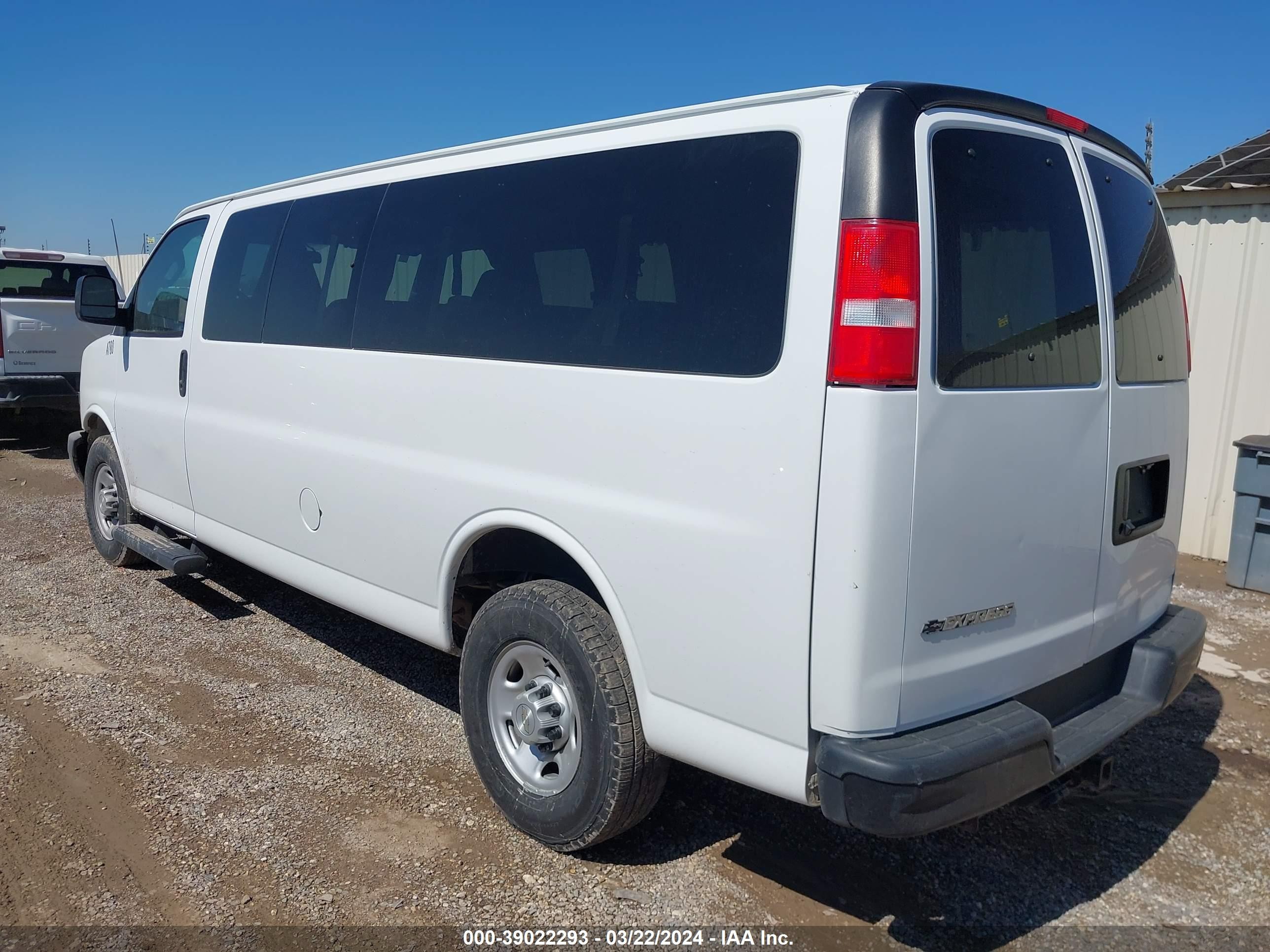 Photo 2 VIN: 1GAZGNFG1L1273539 - CHEVROLET EXPRESS 