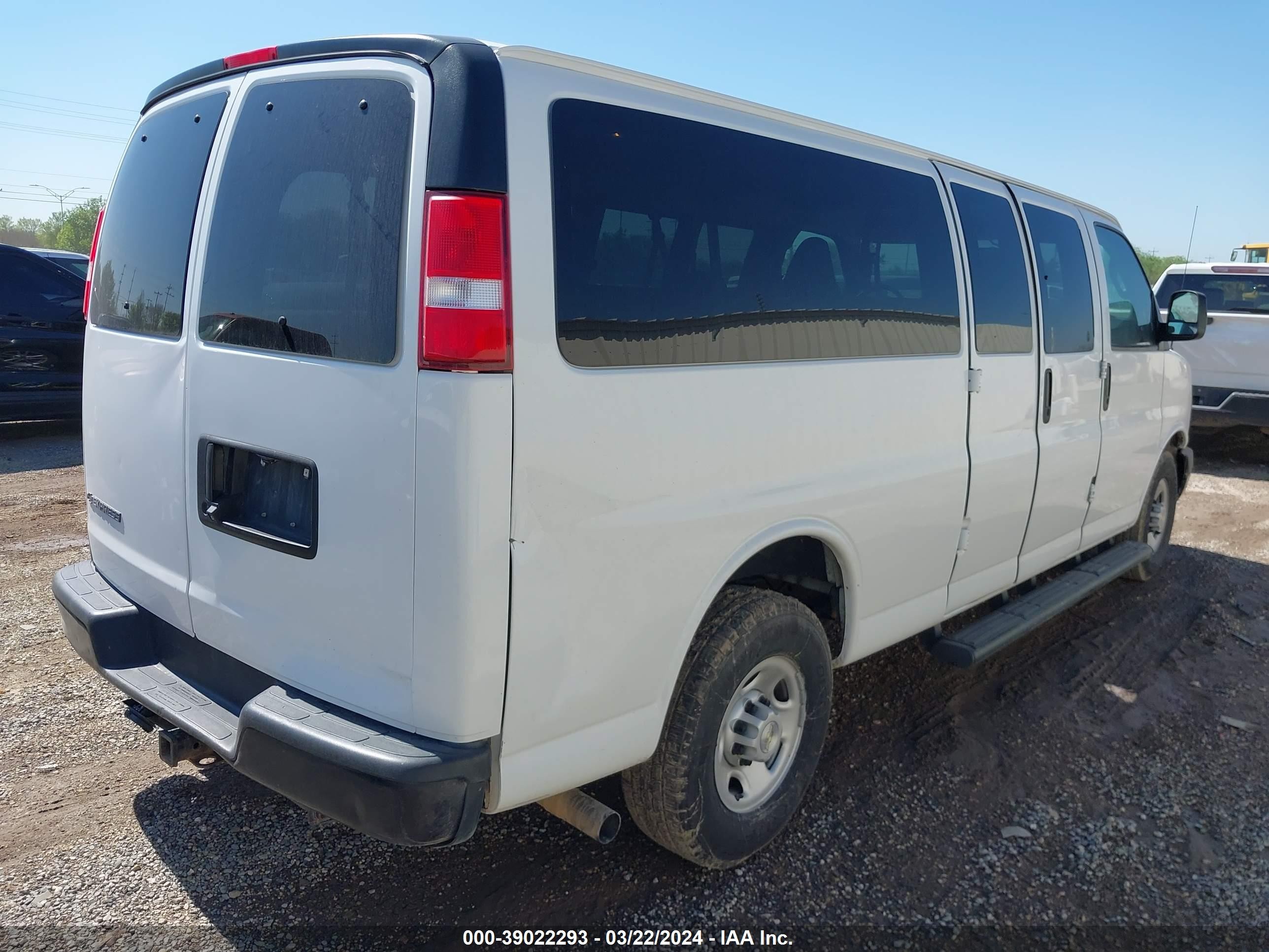 Photo 3 VIN: 1GAZGNFG1L1273539 - CHEVROLET EXPRESS 