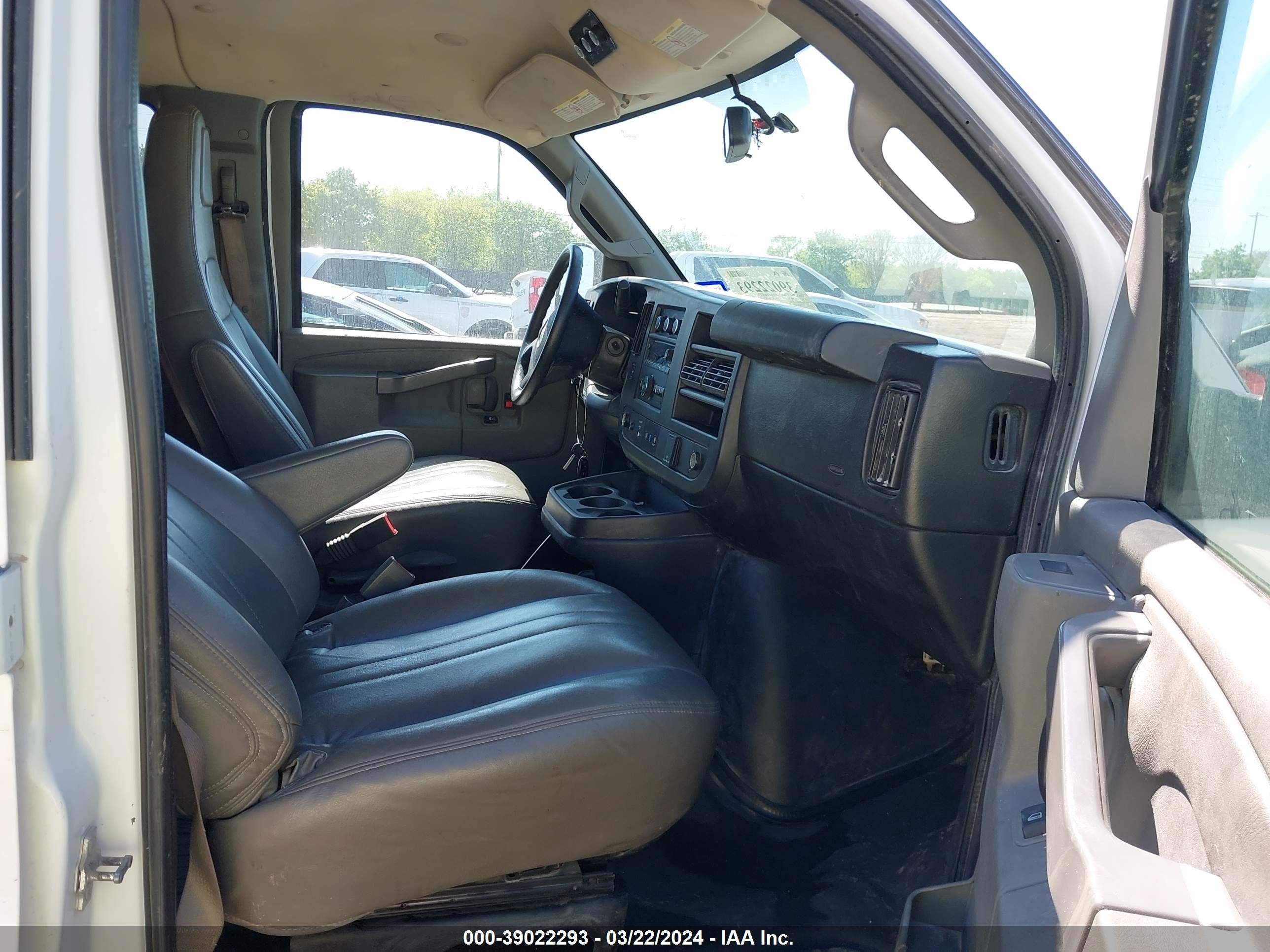 Photo 4 VIN: 1GAZGNFG1L1273539 - CHEVROLET EXPRESS 