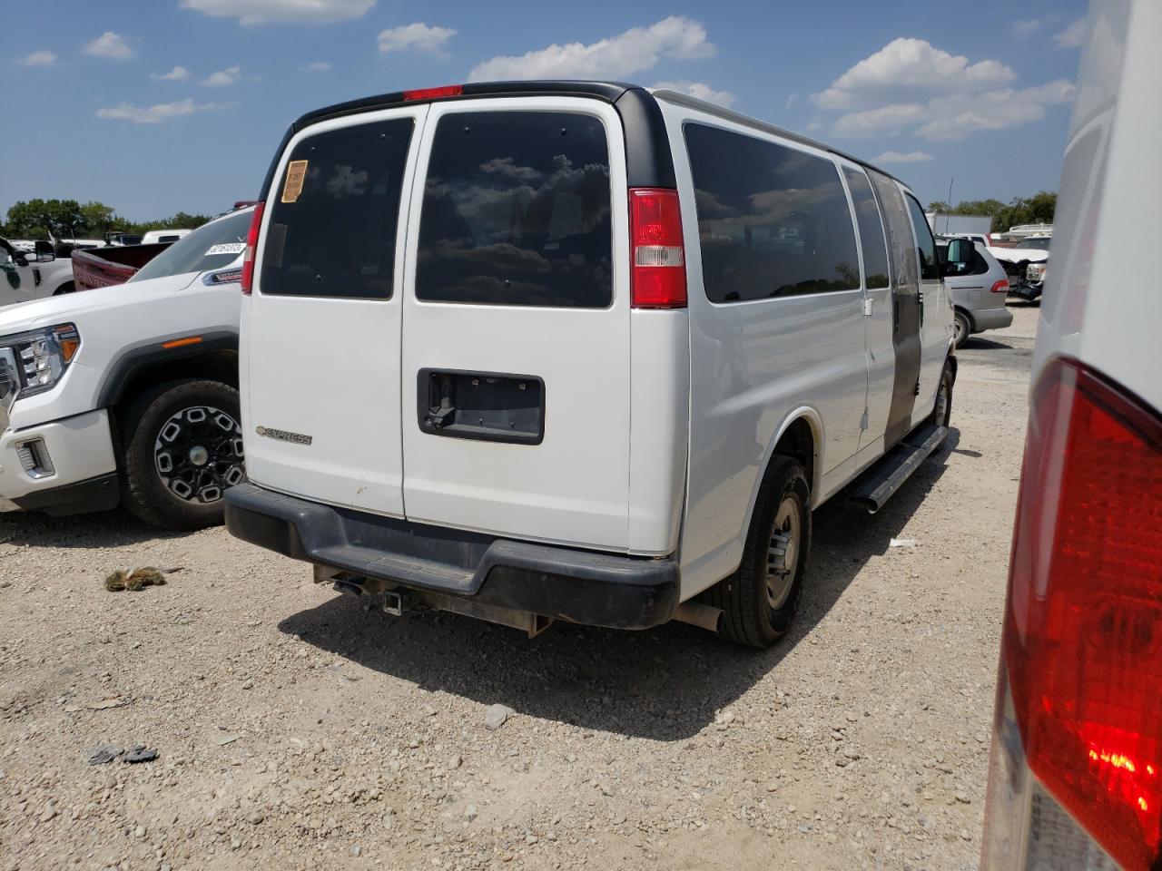 Photo 2 VIN: 1GAZGNFG4J1178308 - CHEVROLET EXPRESS 