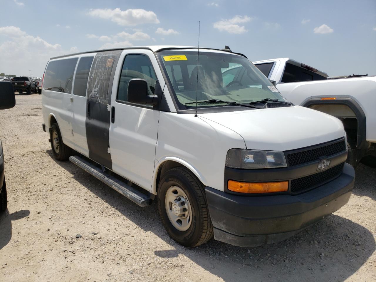 Photo 3 VIN: 1GAZGNFG4J1178308 - CHEVROLET EXPRESS 